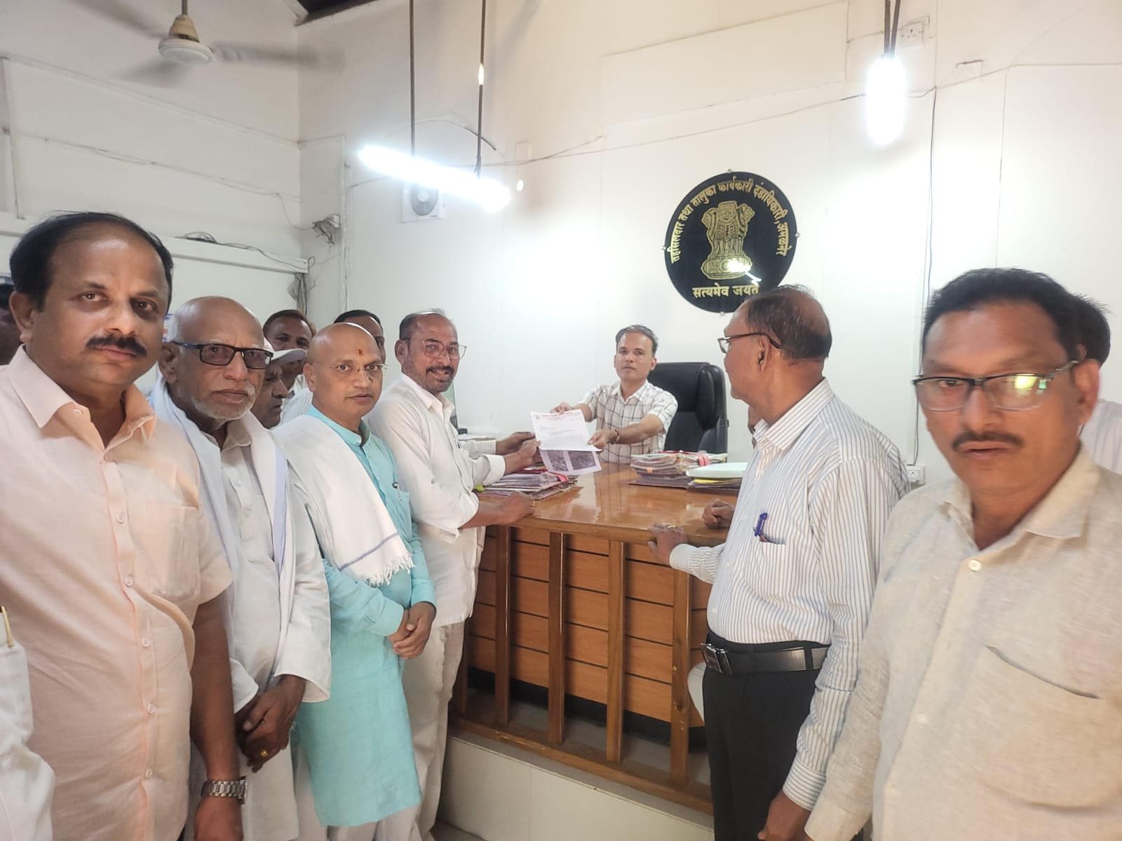 वादळी वाऱ्याचा अमळनेर तालुक्याला तडाखा; पिकांचे ७५% नुकसान, पंचनाम्याची मागणी ,  काँग्रेसकडून तहसीलदारांना निवेदन; शेतकऱ्यांना तात्काळ मदतीची अपेक्षा