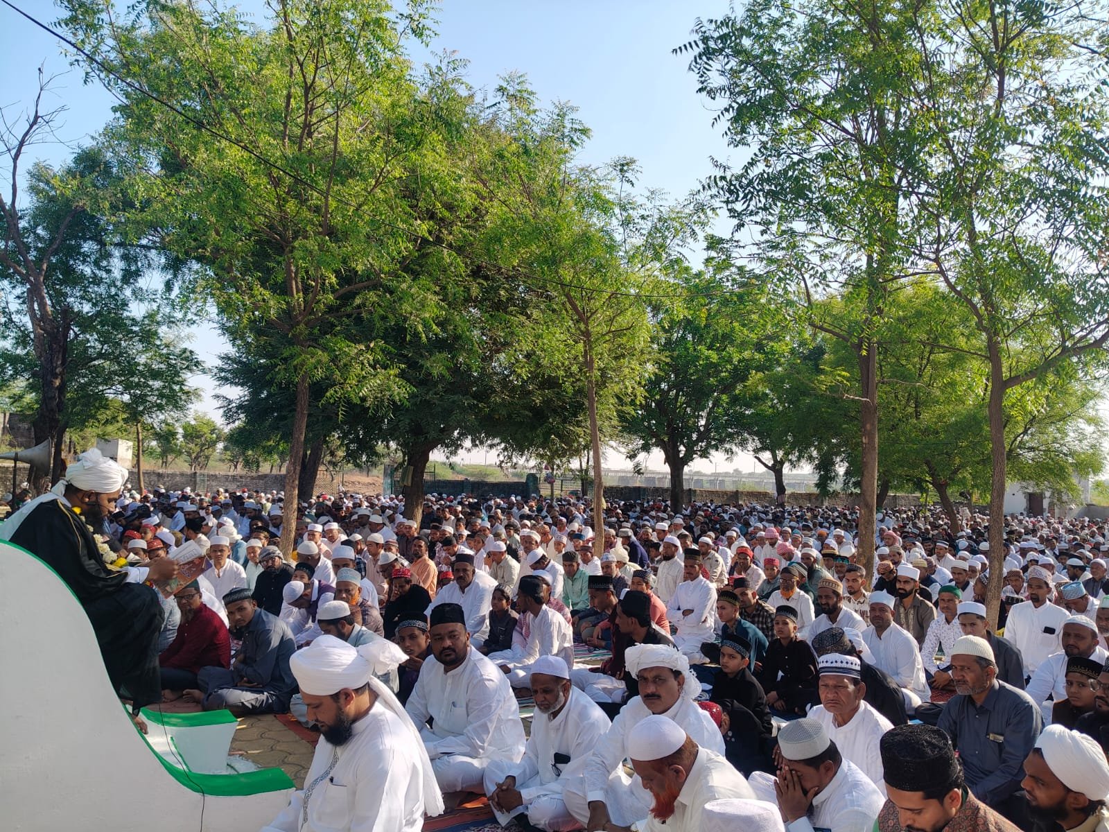 ईद-उल-फित्र: अमळनेरमध्ये सामाजिक सलोख्याचे दर्शन!