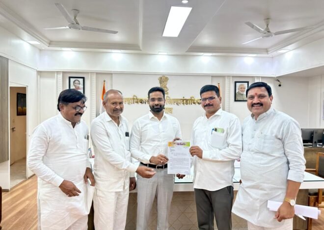 नगर परिषदेत सभा नाहीत; अमळनेरकरांच्या प्रश्नांकडे दुर्लक्ष? जिल्हाधिकाऱ्यांकडे निवेदन सादर , जन्मोत्सव नियोजनासह शहर विकासकामे रखडली; नगरसेवकांचा सत्ताधाऱ्यांवर गंभीर आरोप