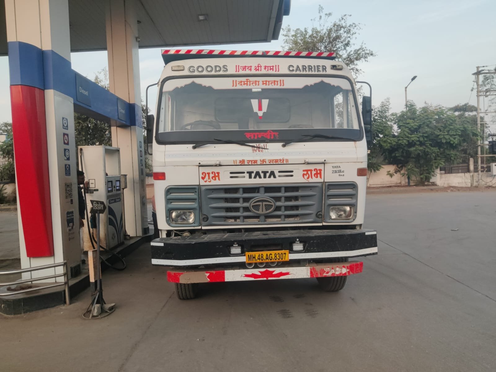 मध्यरात्रीची धाडसी चोरी! पेट्रोल पंपावरून डंपर लंपास