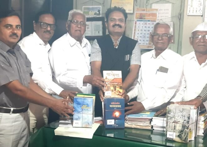 ज्ञानदीप प्रज्वलित करणारे ग्रंथदान; डॉ. म.सु. पगारे यांचा मानवतावादी उपक्रम  , बहाळच्या साने गुरुजी वाचनालयाला ८६ हजारांच्या ३८१ पुस्तकांची बहुमोल भेट