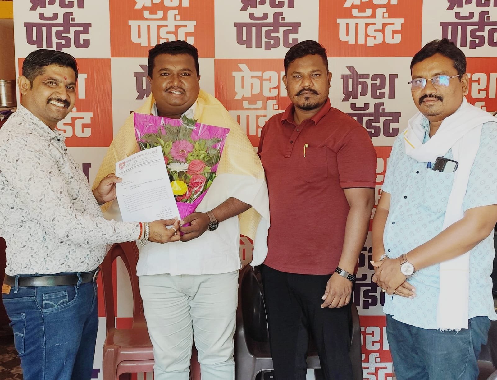 महाराष्ट्र राज्य पत्रकार संघ अमळनेर तालुका नूतन कार्यकारिणी जाहीर; संघटनेच्या बळकटीसाठी एकजुटीचा निर्धार  ,डॉ. समाधान मैराळे यांच्या नेतृत्वाखाली नव्या पदाधिकाऱ्यांची नियुक्ती; सामाजिक उपक्रमांना गती देण्याचा संकल्प