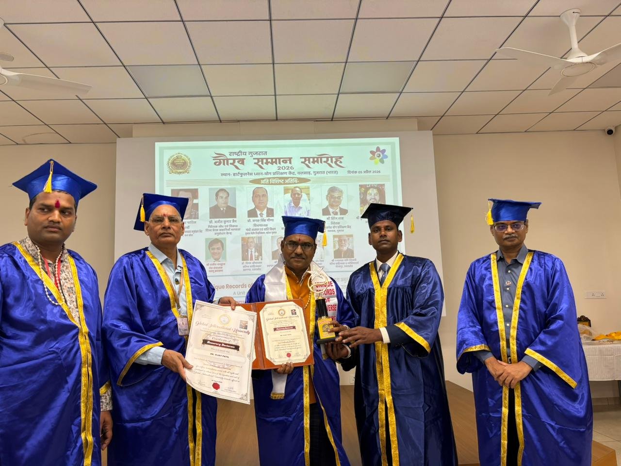 विजय पाटिल को मानद डॉक्टरेट: शिक्षा, पर्यावरण और साहित्य में योगदान का सम्मान