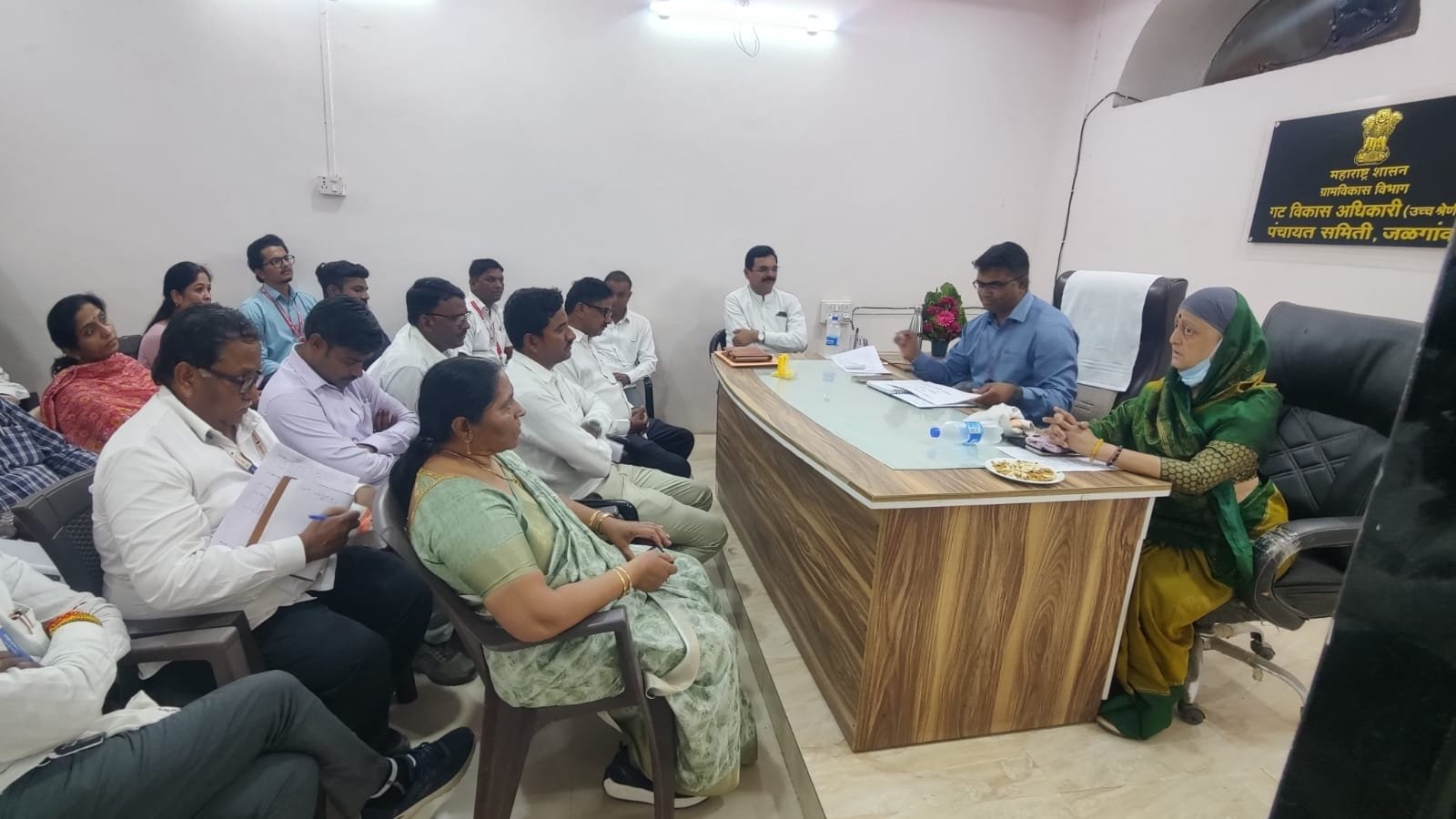 “योजना कागदावर नाही, नागरिकांपर्यंत पोहोचल्या पाहिजेत!” — खासदार स्मिताताई वाघ यांचा अधिकाऱ्यांना इशारा