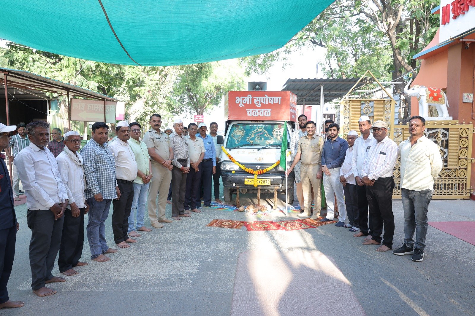 भूमीमातेच्या सुपोषणासाठी जनजागर रथाची अमळनेरातून भव्य सुरुवात  , प्रांताधिकारी भंगाळे यांच्या हस्ते हिरवा झेंडा; 156 गावांत जैविक शेतीचा जागर