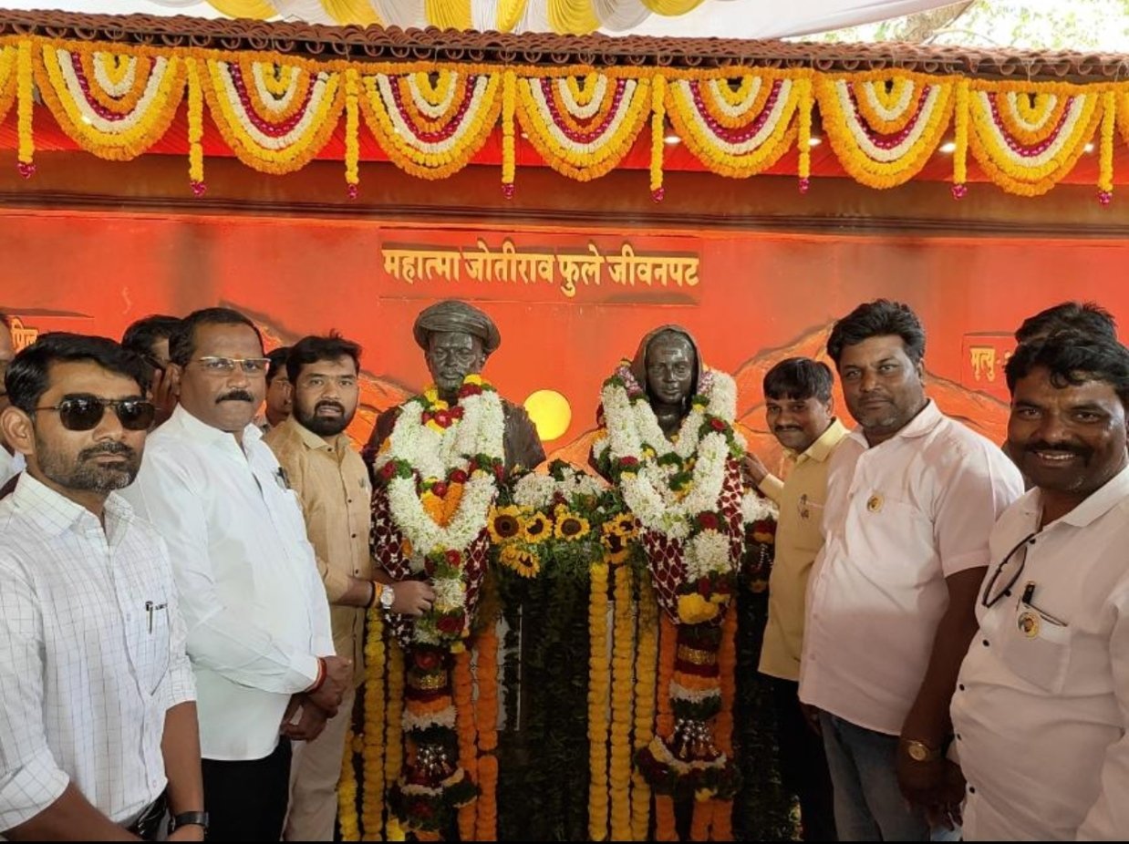 पुणे येथील ‘समता भूमी’ महात्मा फुले वाडा येथे भेट देऊन या महामानवाला रासपा च्या वतीने अभिवादन  *फुले दांपत्यांना भारतरत्न पुरस्काराने सन्मानित करण्याची राष्ट्रीय समाज पक्षाची ठाम मागणी*