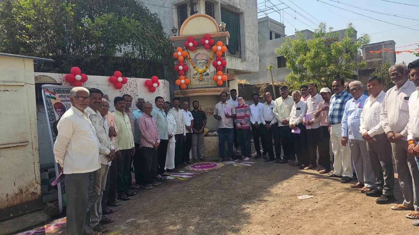 महात्मा फुले जयंतीनिमित्त अमळनेरमध्ये समता परिषदेचे अभिवादन ,  विविध सामाजिक संघटनांचा सहभाग; फुले विचारांचा जागर करत समतेचा संदेश