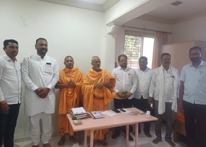 अमळनेरच्या विकासासाठी नगराध्यक्षांचा स्वामीनारायण चरणी नतमस्तक संकल्प