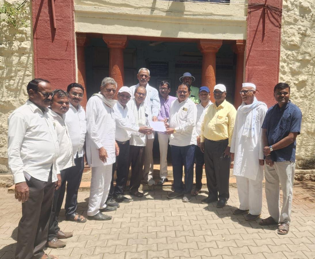 भरदिवसा हल्ल्याने जळगाव हादरले! मुकुंद सपकाळे प्रकरणी संताप उसळला; आरोपींना तात्काळ अटक करा — अमळनेरमध्ये उपविभागीय अधिकारी यांना निवेदन , प्राणघातक हल्ल्याच्या निषेधार्थ सामाजिक कार्यकर्त्यांचा आक्रमक पवित्रा; प्रशासनास दिला इशारा