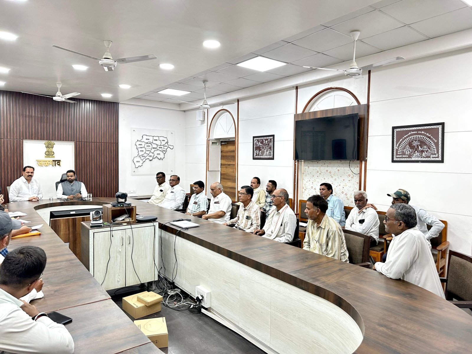 बोहरे प्रलंबित भुसंपादन व संपूर्ण पुनर्वसनाचा विषय मार्गी लावणार -आमदार अनिल पाटील  जिल्हाधिकारी कार्यालयात झाली बैठक