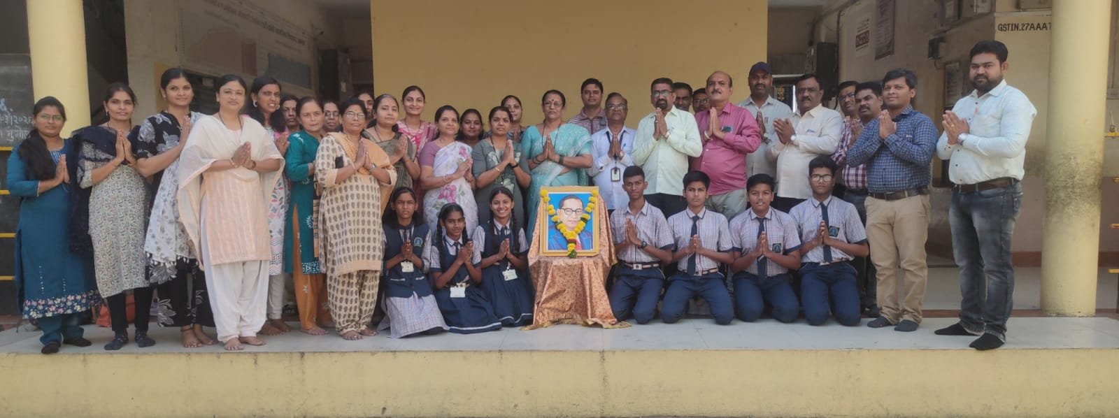 ए. टी. झांबरे माध्यमिक विद्यालय, जळगाव येथे डॉ. बाबासाहेब आंबेडकर जयंती उत्साहात साजरी