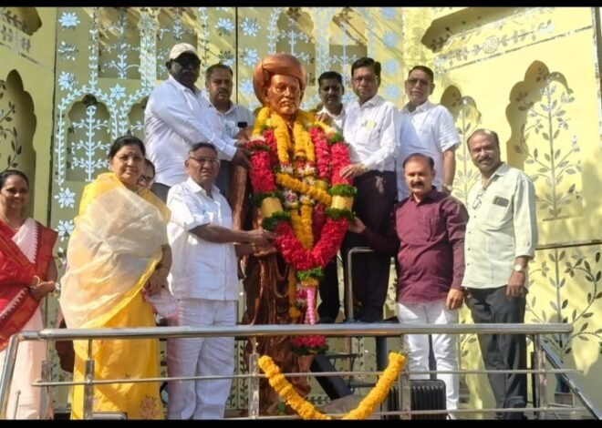 महात्मा फुले द्विशताब्दी वर्षानिमित्त धुळ्यात अभिनव उपक्रम; दररोज पुतळ्यास माल्यार्पण करून अभिवादन