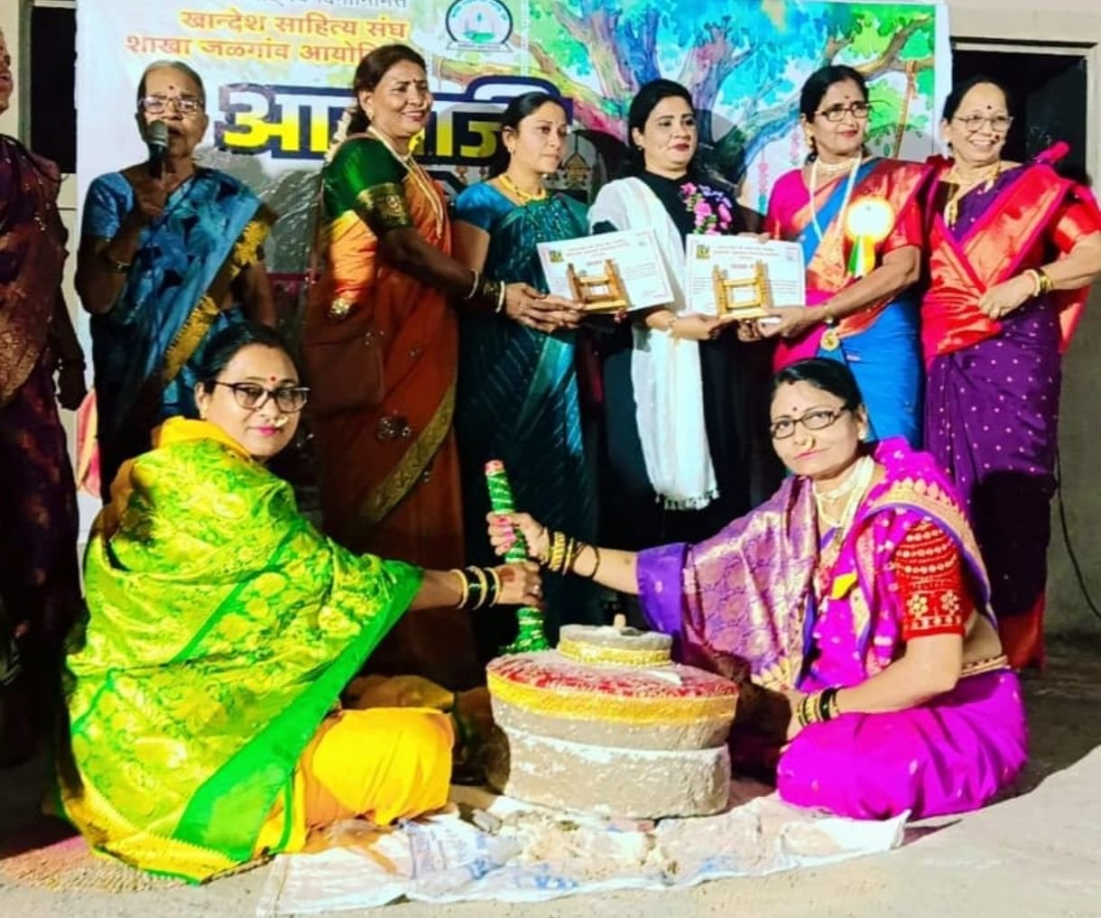 खान्देशातील पहिला ‘आखाजी महोत्सव’ रंगला; अमळनेरच्या माळी समाजाच्या सावित्रीच्या लेकींची दैदिप्यमान कामगिरी