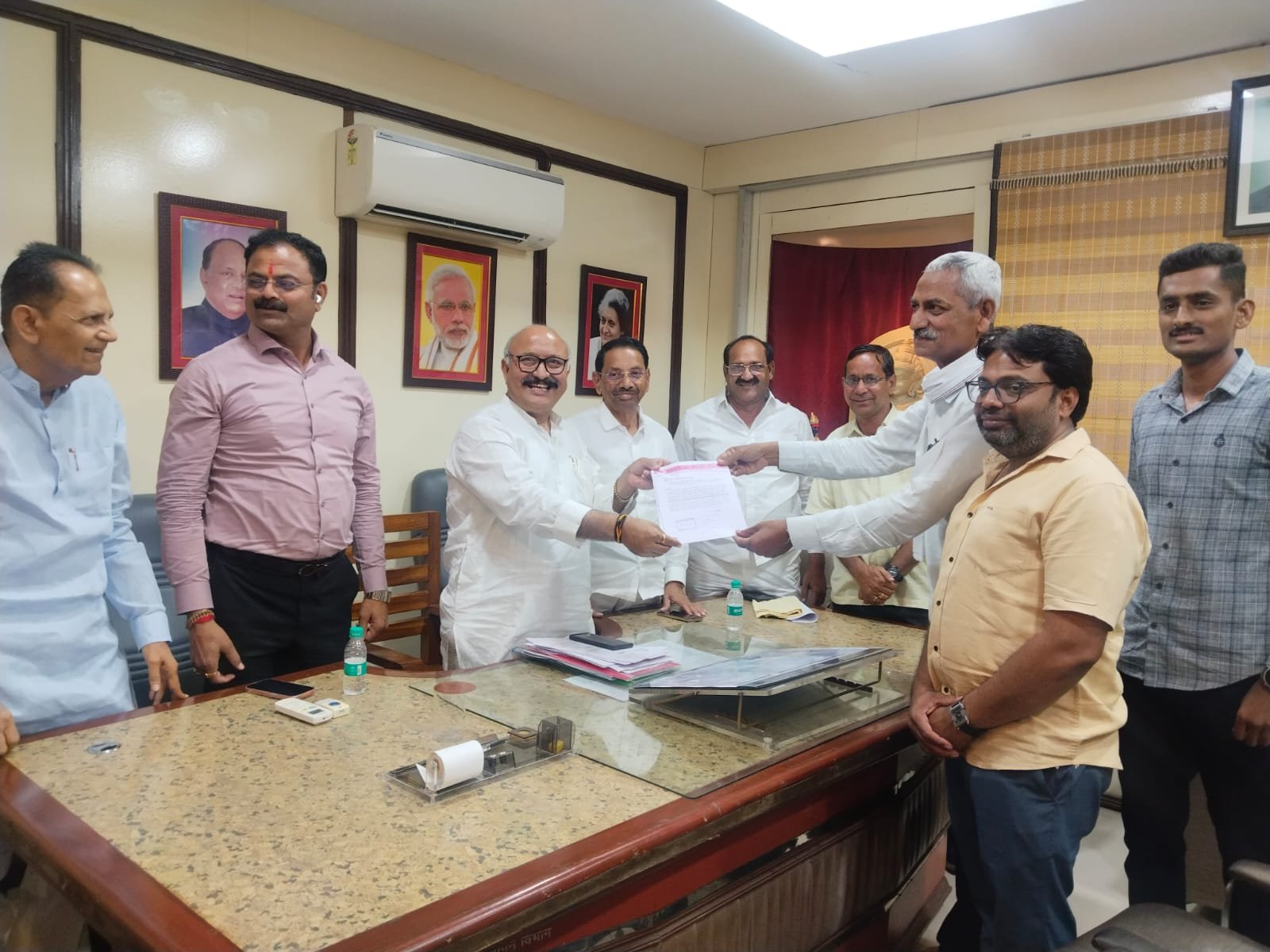 वारसदार शेतकऱ्यांना दिलासा; कर्जवाटपाचा प्रश्न अखेर मार्गी   संचालक मंडळाने मान्य केल्या मागण्या; संमतीपत्रावरच पूर्ववत कर्जवाटप सुरू राहणार