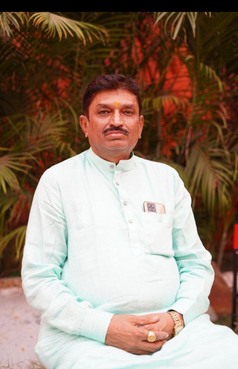 कळमसरे गावावर शोककळा; सकाळी 10 वाजता संभाजीनगर येथे वासुदेव भावलाल महाजन यांचे आकस्मिक निधन ,  संभाजीनगर येथे शेवटचा श्वास; दुपारी 4 वाजता कळमसरे येथे अंत्ययात्रा – गावात हळहळ, महाजन परिवारावर दुःखाचा डोंगर