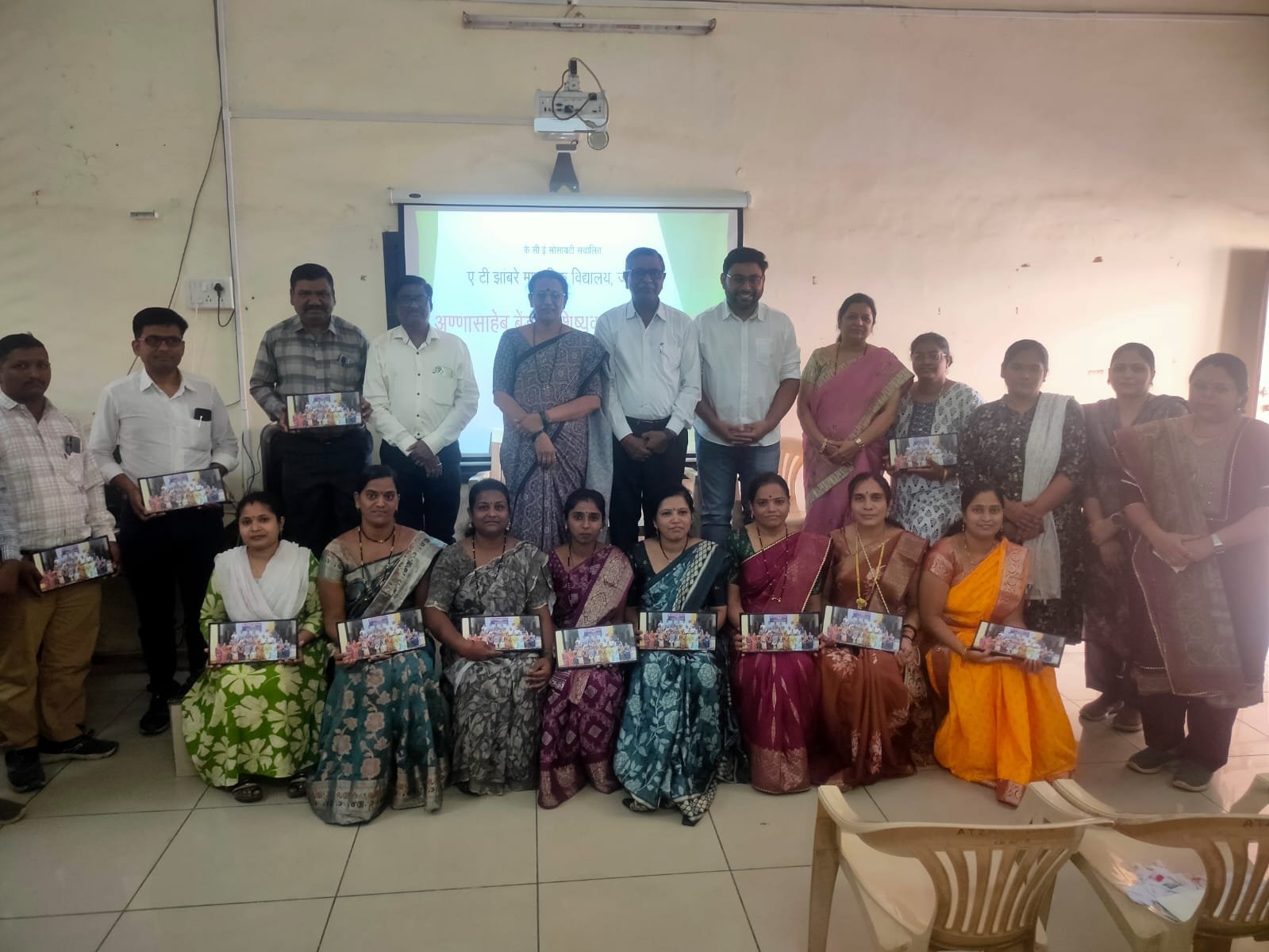 *के.सी.ई. सोसायटी संचालित ए. टी. झांबरे माध्यमिक विद्यालय, जळगाव येथे ए.आय रोबोटिक्स व कॉम्प्युटेशनल थिंकिंग या नवीन अभ्यासक्रमाला सुरुवात*