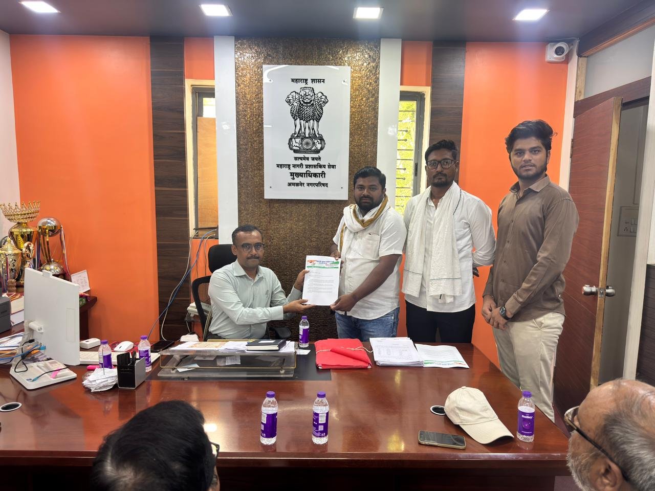 ४८ तासांचा अल्टिमेटम: अंमळनेरमध्ये पाण्यासाठी संताप उसळला; नगरपरिषदेला कायदेशीर निवेदन.!”*,   *७–८ दिवसांनी पाणी, तरीही पाणीपट्टी वसुली सुरूचं ; नागरिकांचा इशारा – “पाणी द्या, अन्यथा आंदोलन!”*