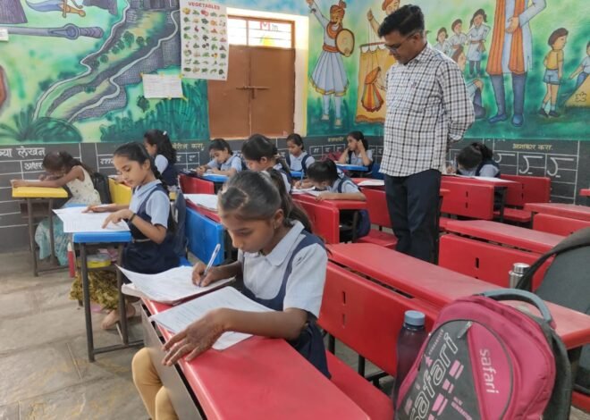 मारवड कन्या शाळेतील चिमुकलींची शिष्यवृत्ती सरावात दमदार झेप! , नव्या बदलांनंतरही विद्यार्थिनींची जिद्द कायम; २६ एप्रिलच्या परीक्षेकडे सर्वांचे लक्ष