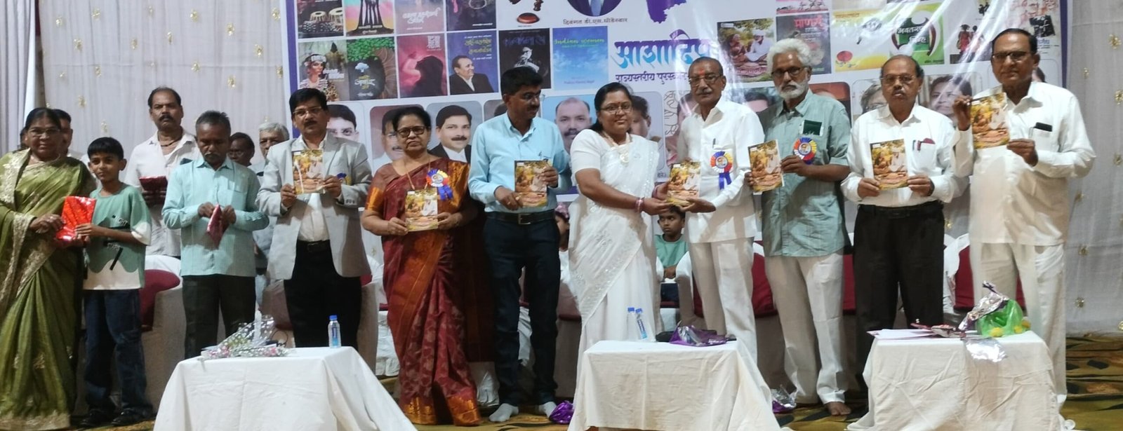 भुसावळात दिलीप घाेडेस्वारांनी आंबेडकरी चळवळ प्रवाहीत ठेवून कार्यकर्तेही घडवले  साहित्य जगत एकदिवसीय आशादीप साहित्याेत्सवात कवी वा. ना. आंधळेंचे गाैरवाेद‌्गार