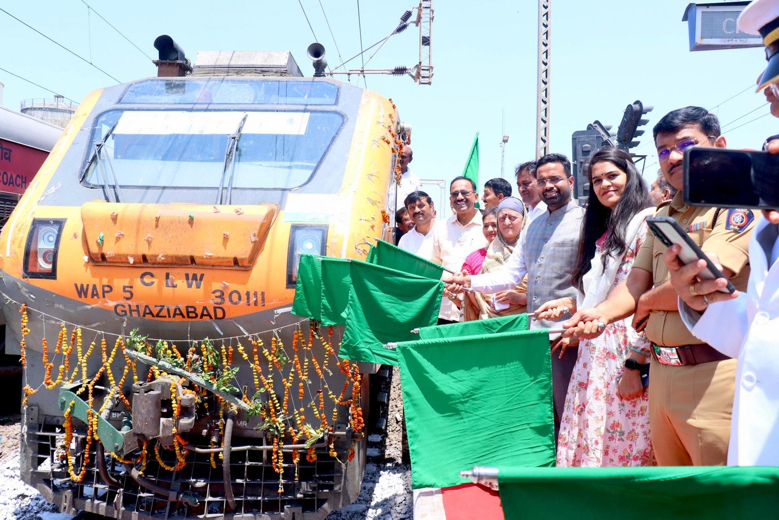 अमृत भारत एक्सप्रेसचा भुसावळ व जळगाव येथे शुभारंभ