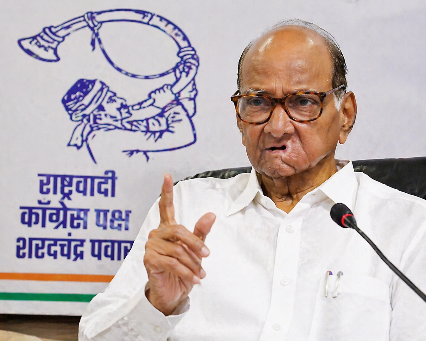 मतदानाला गैरहजर, पण आवाहन ठाम; सुनेत्रा पवारांना मतदान करा – शरद पवार