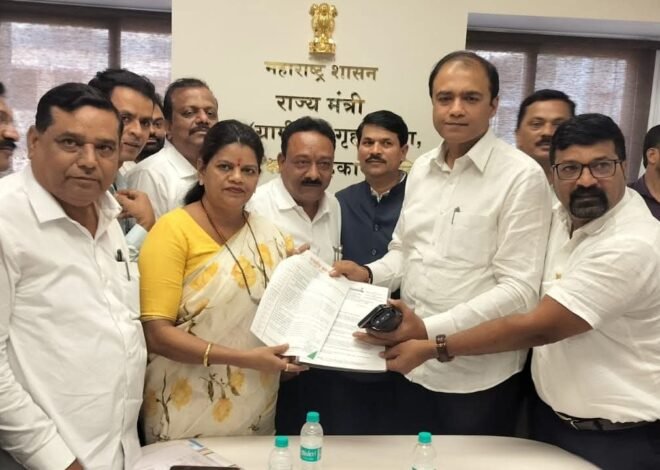 डॉ. सौ. संगीताताई शिंदे (बोंडे) यांच्या पाठपुराव्याला मोठे यश!  ग्रामीण शाळांना दिलासा; ९ वी-१० वीची एकत्रित पटसंख्या २० असली तरी ३ शिक्षक पदांना मंजुरी  शिक्षण राज्यमंत्री डॉ. पंकज भोयर यांनी पाळला दिलेला शब्द; 2026-27 संचमान्यतेसाठी विशेष सवलतीची घोषणा