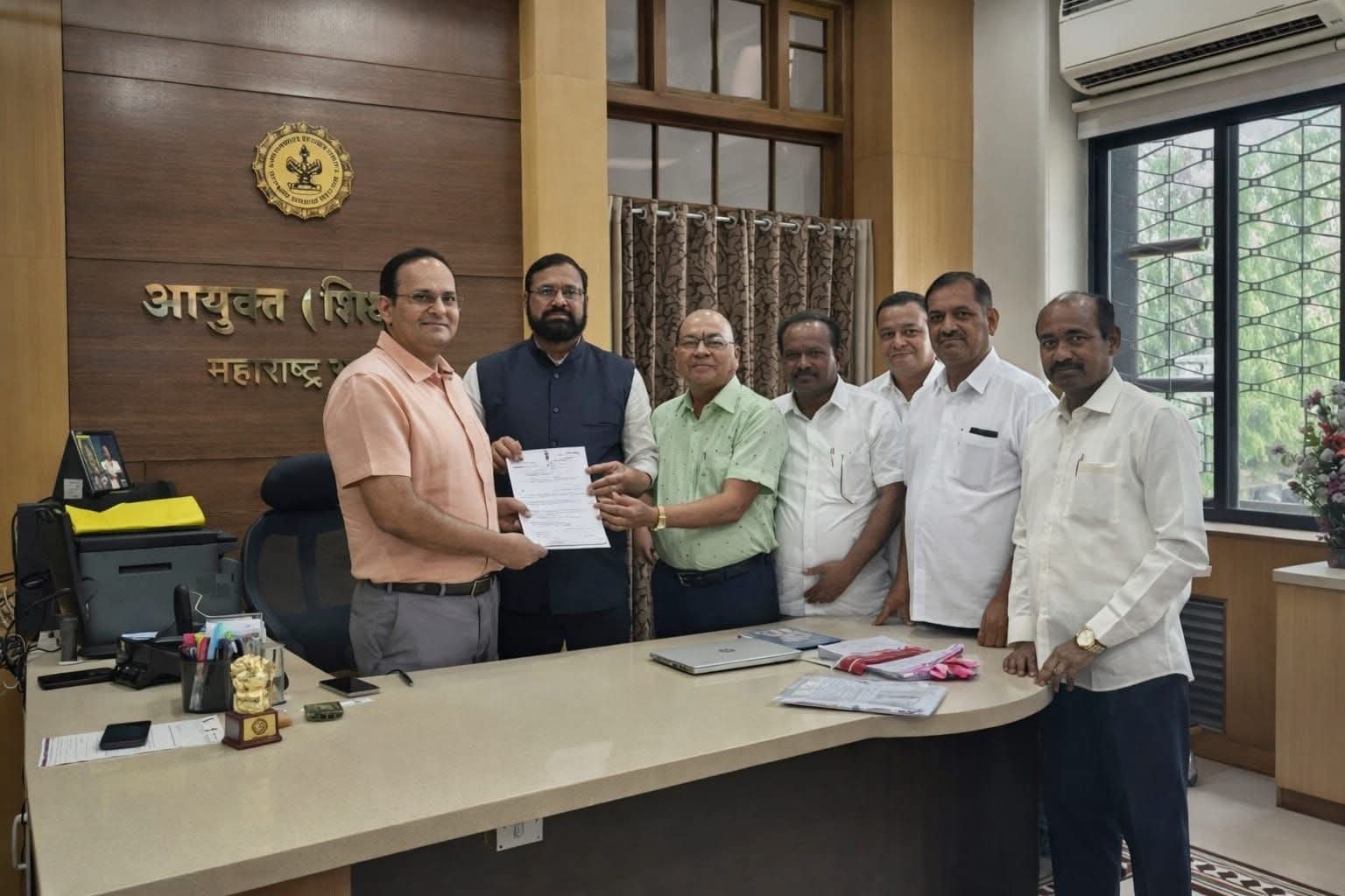 शिक्षकांच्या प्रलंबित प्रश्नांवर शिक्षण आयुक्तांशी सकारात्मक चर्चा शिक्षक आमदार सुधाकर अडबाले यांच्या नेतृत्वाखाली महाराष्ट्र माध्यमिक शिक्षक महामंडळाचे शिष्टमंडळ सक्रिय
