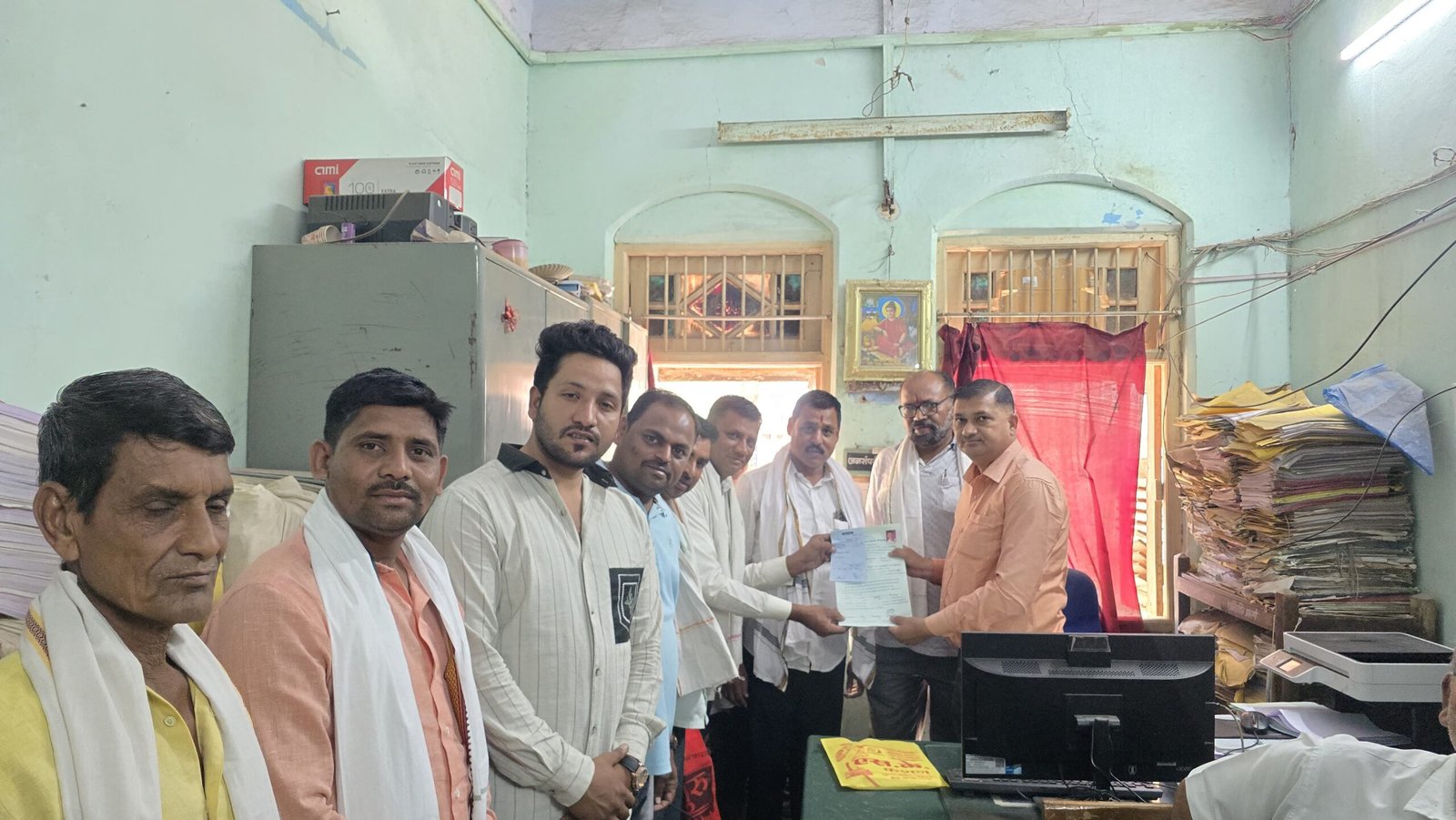 अमळनेर संघाच्या निवडणुकीत शिवसेनेकडून उमेदवारी अर्ज दाखल