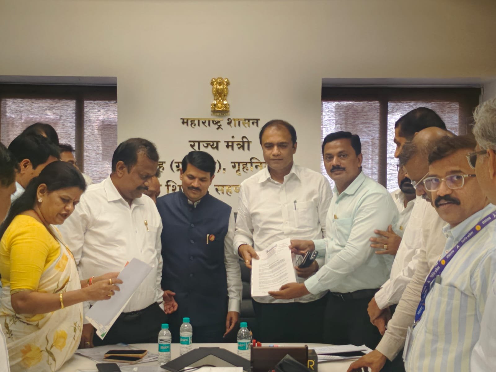 राज्यातील ४ हजार ८६० पीटी शिक्षकांचा प्रश्न सुटणार  अनिल बोरनारे यांनी घेतली शिक्षण राज्यमंत्री डॉ पंकज भोयर यांची भेट  शाळांमध्ये पीटी ची घंटा पुन्हा वाजणार