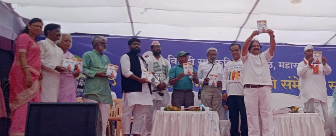युद्ध नको आम्हा बुद्ध हवा’ कविता संग्रहाचे प्रकाशन*
