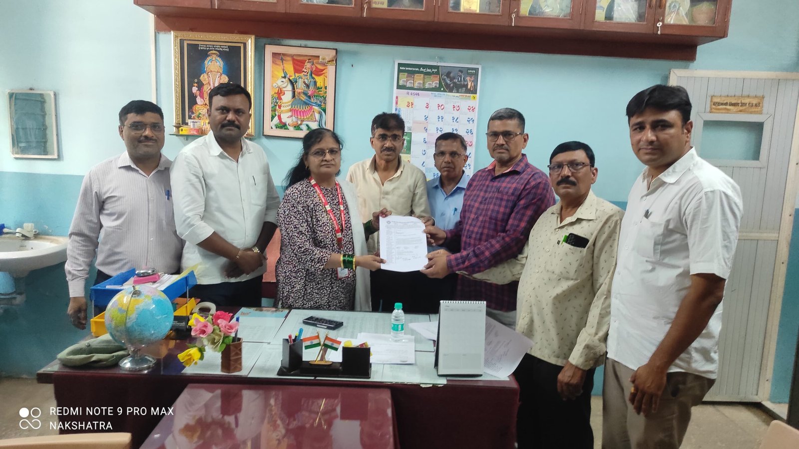 दोन महिन्यांचे रखडलेले वेतन अखेर मार्गी लागणार; शिक्षणाधिकाऱ्यांची सकारात्मक भूमिका”  “माध्यमिक शिक्षकांच्या वेतनासाठी समन्वय समिती आक्रमक; पुढील दोन दिवसांत कार्यवाहीचे आश्वासन” शिक्षक आमदार किशोर दराडे यांच्या फोनद्वारे वेतनासदर्भात शिक्षणाधिकाऱ्यांना सूचना