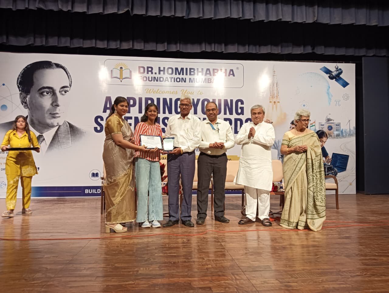 खानदेशच्या कन्येची राज्यभर झेप… विज्ञान क्षेत्रात धुळे जिल्ह्याचा झेंडा उंचावला!