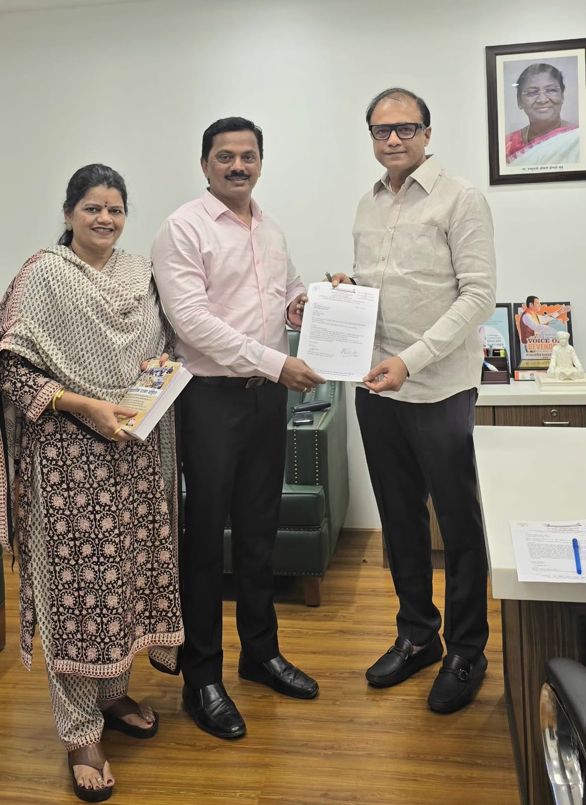 मुंबई-कोकणातील शहरी शाळांना २० विद्यार्थ्यांमागे मिळणार ३ शिक्षक  अनिल बोरनारे यांनी घेतली शिक्षण राज्यमंत्री डॉ.पंकज भोयर यांची भेट