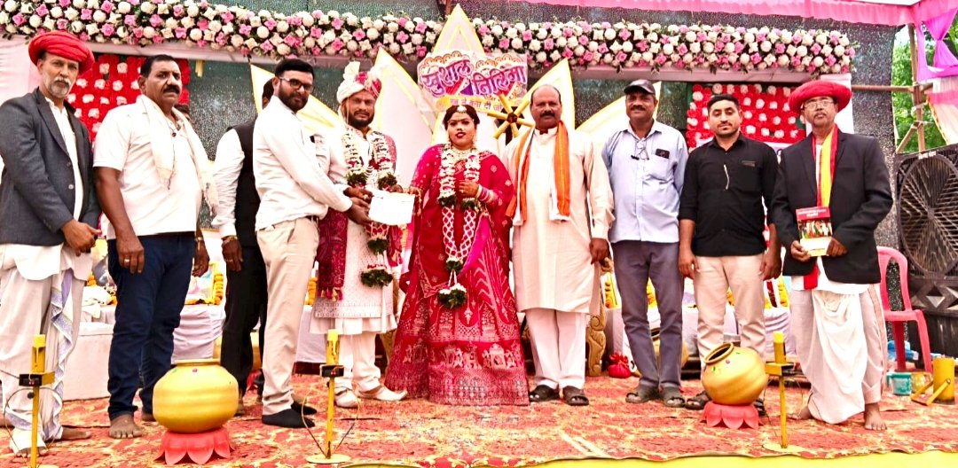 धरणगावच्या लेकीचा सत्यशोधक पद्धतीने विवाह संपन्न ! , सत्यशोधक विवाह लावून सोनवणे परिवाराने केली क्रांतीची सुरुवात : डॉ. सुरेश झाल्टे