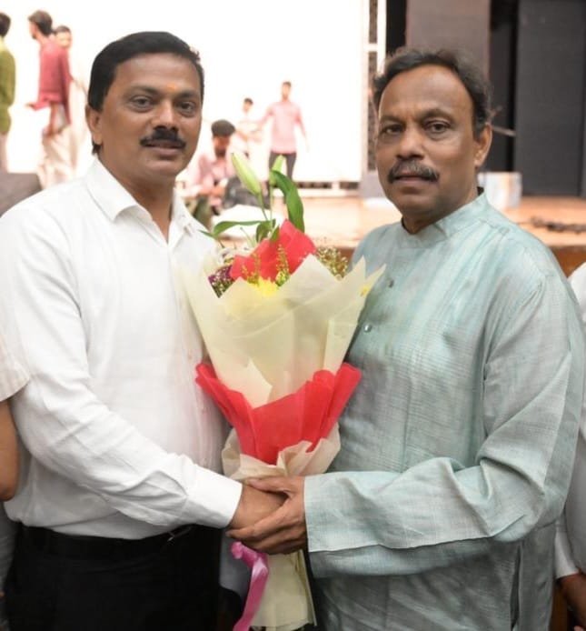 टिईटी चा विषय आता दिल्ली दरबारी  अनिल बोरनारे यांनी घेतली खासदार विनोद तावडे यांची भेट  देशातील एक कोटी शिक्षकांना टीईटीतून वगळण्याची केली मागणी