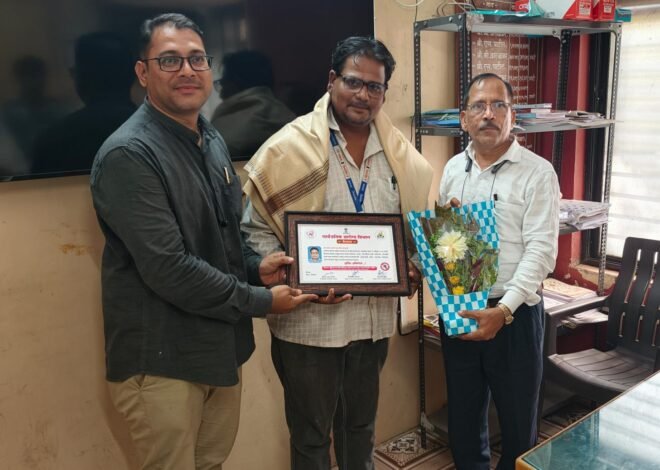 लोकसहभागातून हिवताप व डेंग्यू जनजागृती; आरोग्य सेवक योगेश कापडणे यांचा जाहीर सत्कार ,मारवड प्राथमिक आरोग्य केंद्राच्या उपक्रमाचे सर्वत्र कौतुक
