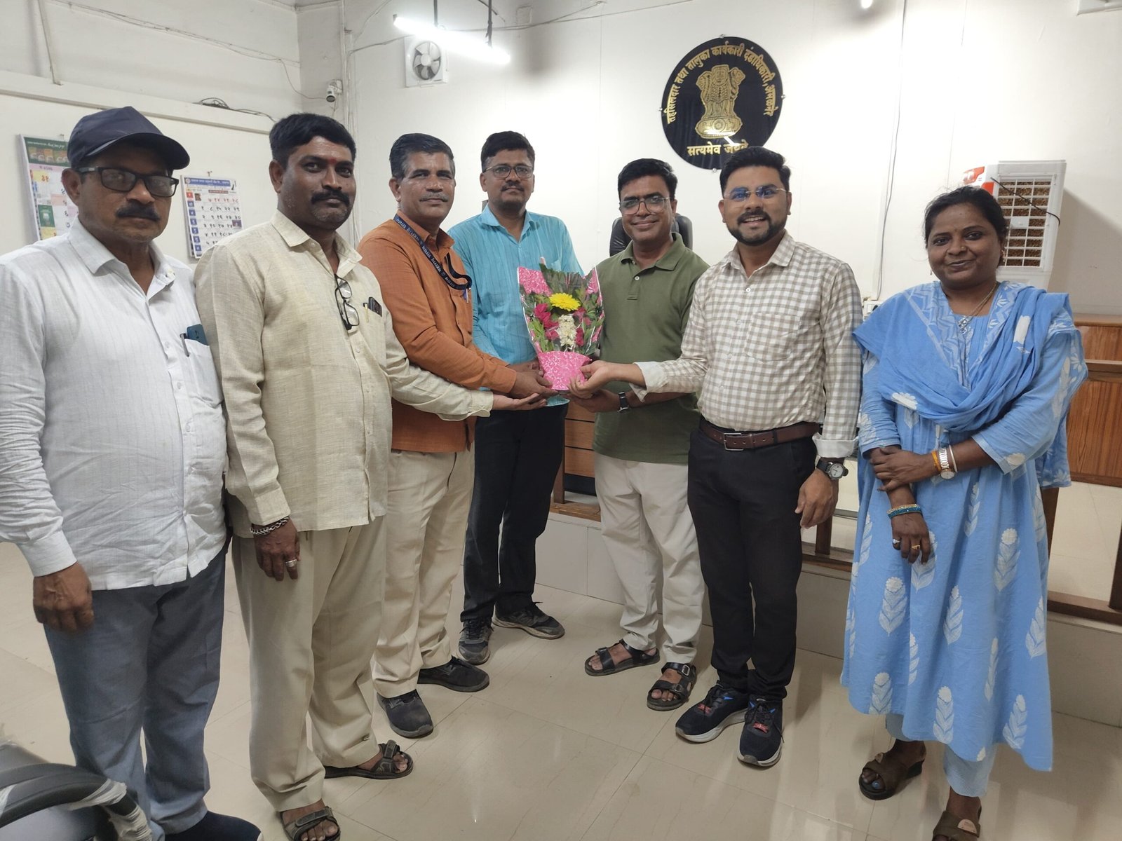 जनगणना २०२७ मोहिमेत अमळनेर ग्रामीण चार्जची उल्लेखनीय कामगिरी, घरयादी व घरगणना काम सर्वप्रथम पूर्ण केल्याबद्दल प्रगणक जितेंद्र गुरव व दत्तात्रय सोनवणे यांचा तहसील कार्यालयात सत्कार
