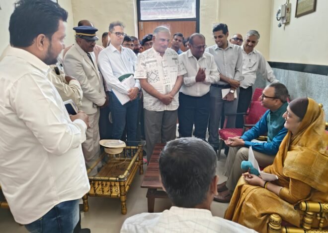 अमळनेर रेल्वे स्थानकाच्या अमृत भारत कामांचा खासदार स्मिताताई वाघ व पश्चिम रेल्वेचे जनरल मॅनेजर यांनी घेतला आढावा*