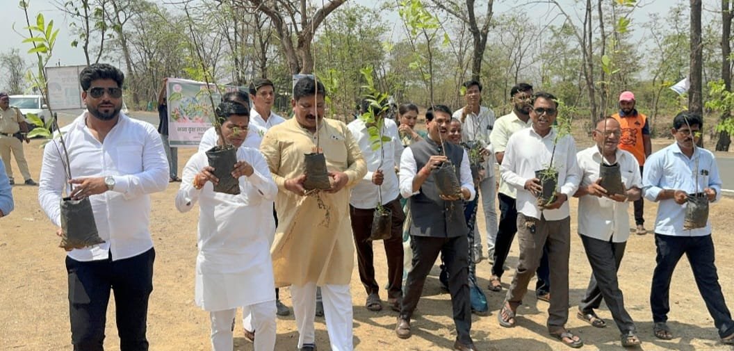 पर्यावरण रक्षणाचा संदेश देत शहापूरमध्ये वृक्षारोपण; आमदार ज्ञानेश्वर म्हात्रे यांची उपस्थिती