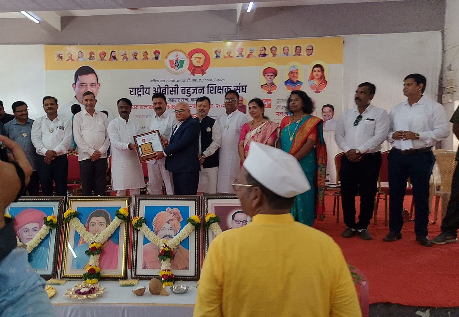 राष्ट्रीय ओबीसी बहुजन शिक्षक संघाचा राज्यस्तरीय ‘क्रांतीसूर्य महात्मा ज्योतिबा फुले आदर्श शिक्षक पुरस्कार-2026’ काशिनाथ माळी यांना प्रदान,  ३३ वर्षांच्या शैक्षणिक सेवेला राज्यस्तरीय गौरव; विविध शैक्षणिक उपक्रमांमुळे विद्यार्थ्यांमध्ये घडवला यशाचा पाया