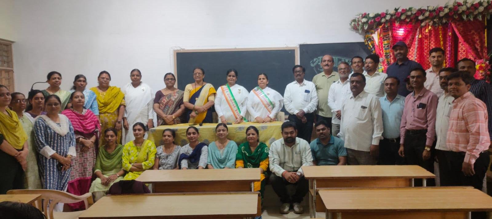 ए. टी. झांबरे माध्यमिक विद्यालयात ताण-तणाव व्यवस्थापन विषयक मार्गदर्शक कार्यशाळा संपन्न