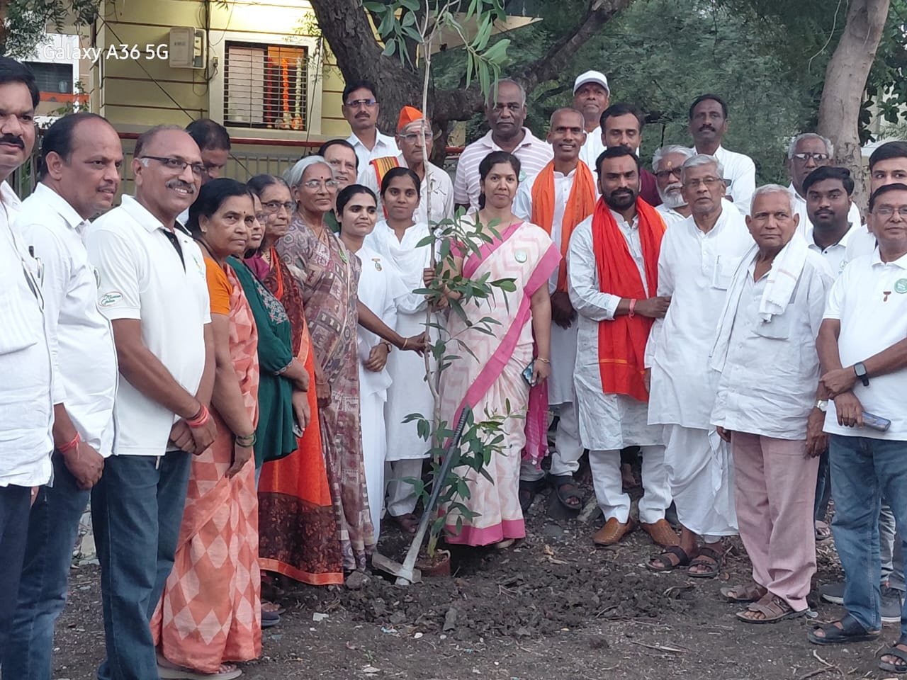एक झाड, एक संकल्प’चा संदेश; फरांदे पार्क येथे पर्यावरण दिन उत्साहात साजरा,  आमदार बालाजीराव कल्याणकर व अनिता दिदी यांच्या उपस्थितीत पर्यावरण संवर्धनाचा जागर
