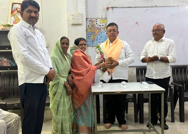 गावाच्या गौरवशाली परंपरेला सलाम; प्रा. शाम पवार व हिरालाल पवार यांचा नागरी सन्मान