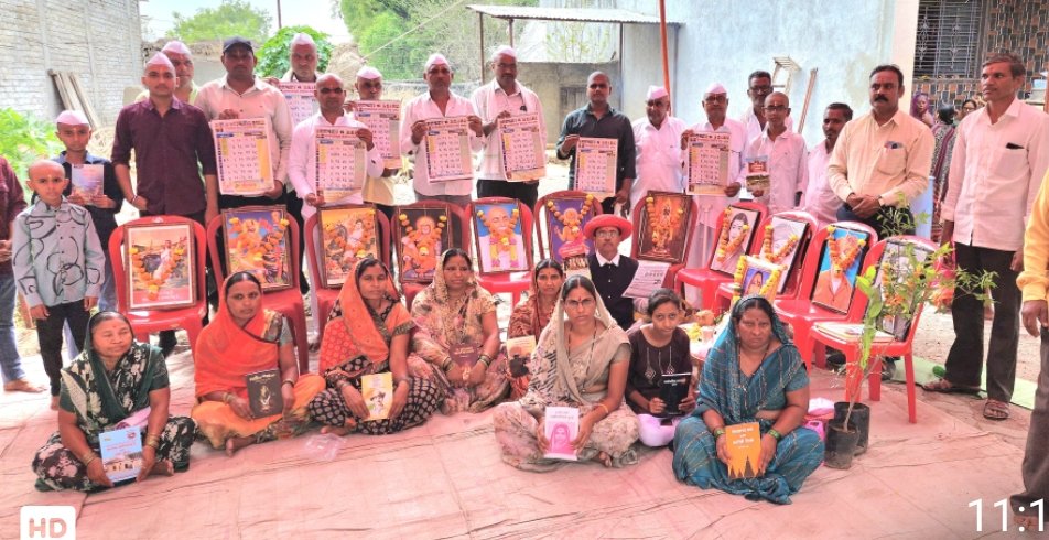 अनोरे गावात प्रथमच सत्यशोधक पद्धतीने दशपिंड व गंधमुक्ती कार्यक्रम !…  बहुजन समाजाने अंधश्रद्धा व कर्मकांडापासून मुक्त व्हावे : पी डी पाटील ( जिल्हाध्यक्ष सत्यशोधक समाज संघ )  भामरे परिवाराचे क्रांतिकारी पाऊल : आबासाहेब राजेंद्र वाघ [ जिल्हाध्यक्ष – माहिती अधिकार ( आर टी आय ) ]
