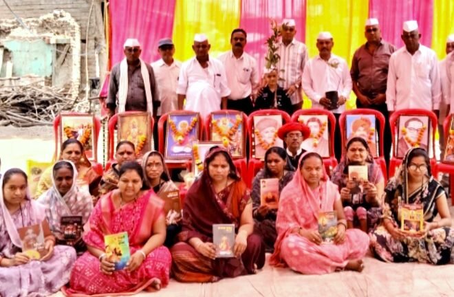 अनोरे गावात द्वितीय सत्यशोधक पद्धतीने दशपिंड व गंधमुक्ती कार्यक्रम !…  जाती – जातीत विभागून महापुरुषांच्या विचारांची माती करू नका : पी डी पाटील ( जिल्हाध्यक्ष सत्यशोधक समाज संघ )  अनोरे गावात यापुढे सर्व विधी सत्यशोधक पद्धतीने होणार : हरी महाजन ( माळी समाजाध्यक्ष ]