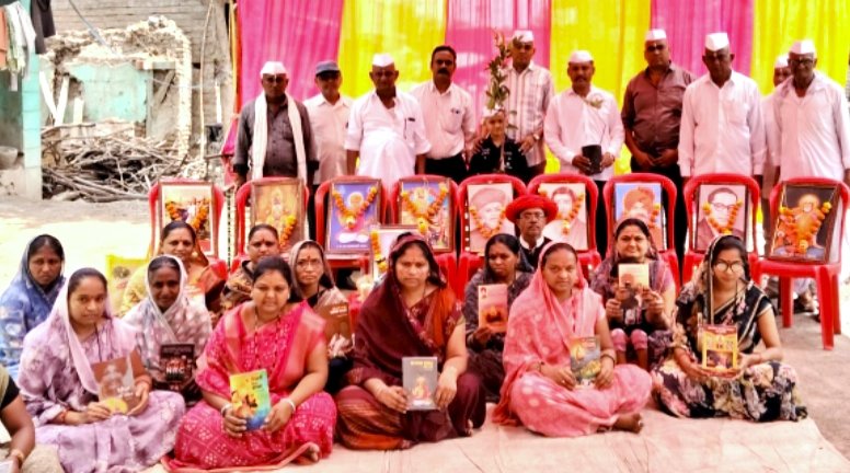 अनोरे गावात द्वितीय सत्यशोधक पद्धतीने दशपिंड व गंधमुक्ती कार्यक्रम !…  जाती – जातीत विभागून महापुरुषांच्या विचारांची माती करू नका : पी डी पाटील ( जिल्हाध्यक्ष सत्यशोधक समाज संघ )  अनोरे गावात यापुढे सर्व विधी सत्यशोधक पद्धतीने होणार : हरी महाजन ( माळी समाजाध्यक्ष ]