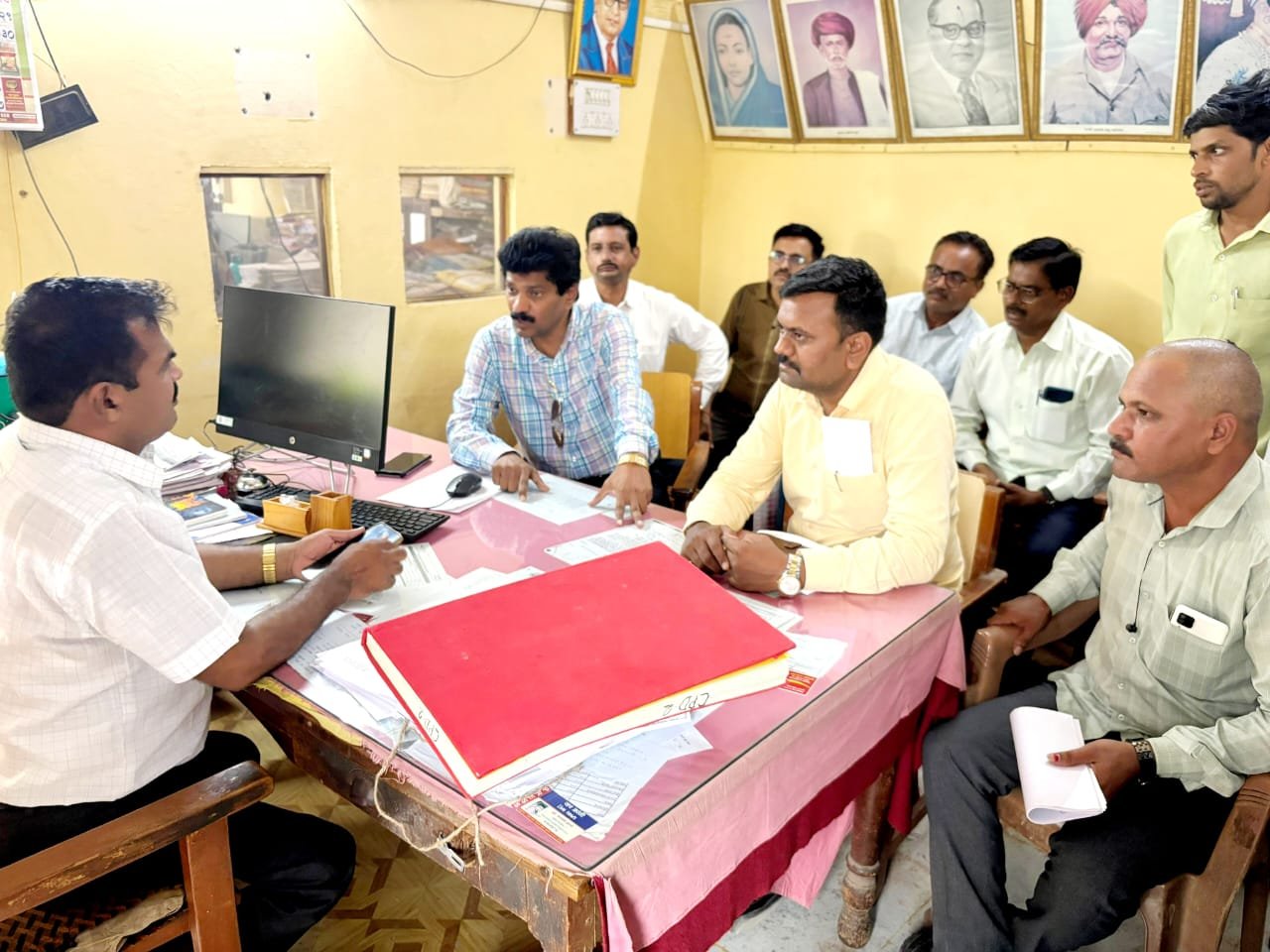 शिक्षकांचे वेतन प्रलंबित ठेवू नये, समता शिक्षक परिषदेची वेतन विभाग अधीक्षक यांच्याकडे आग्रही मागणी*