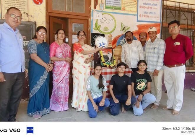 फिफा विश्वचषक फुटबॉल स्पर्धेनिमित्त द्रौ.रा. कन्या शाळेत फुटबॉल पूजन व शुभेच्छा कार्यक्रम उत्साहात