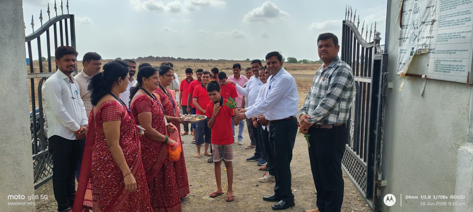 फुलांच्या वर्षावात परिश्रम दिव्यांग निवासी शाळेचा प्रवेशोत्सव उत्साहात संपन्न , औक्षण, शालेय साहित्य व खाऊ वाटपासह नव्या शैक्षणिक वर्षाचे विद्यार्थ्यांचे जल्लोषात स्वागत