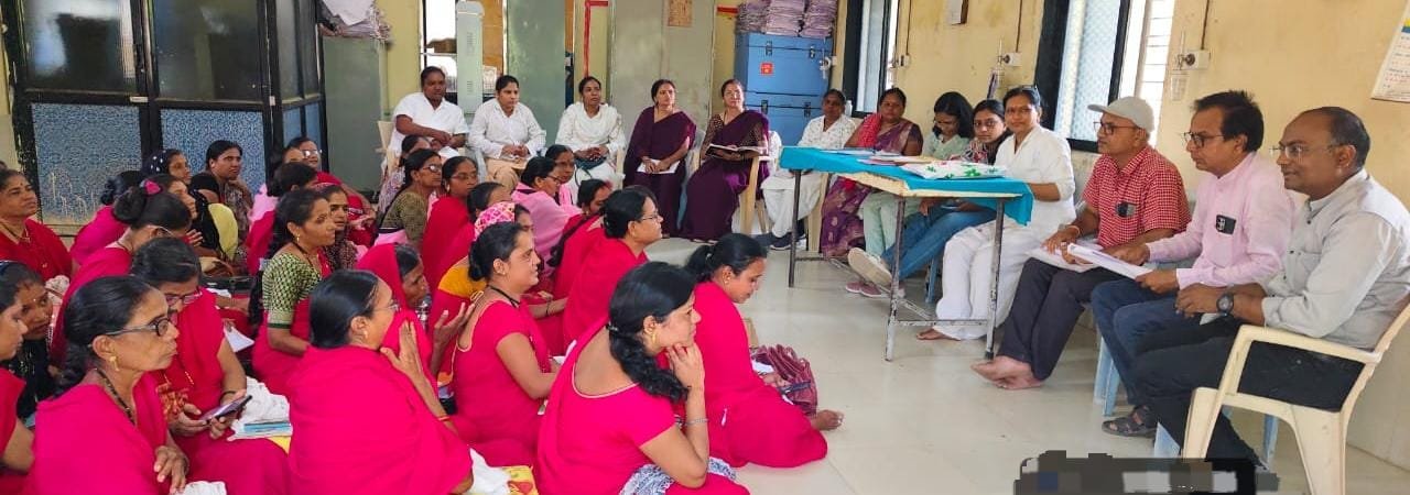 पल्स पोलिओ व ‘स्टॉप डायरिया’ मोहिमेपूर्वी लासूर येथे आरोग्य कर्मचाऱ्यांचे विशेष प्रशिक्षण २८ जूनच्या पल्स पोलिओ मोहिमेसाठी सज्जता; बालकांच्या आरोग्य संरक्षणासाठी मार्गदर्शन